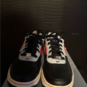 Nike Men's Black and Red Sneakers